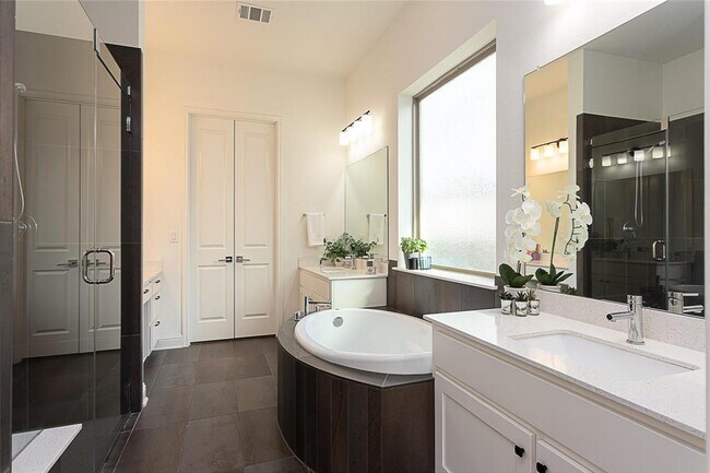 Building Photo - 5013 Globe Mallow Dr