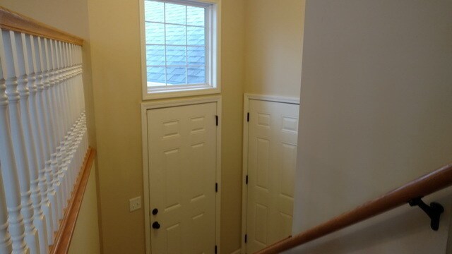 Building Photo - 4 bedroom, 3 bath home on quiet Cul-de-sac...