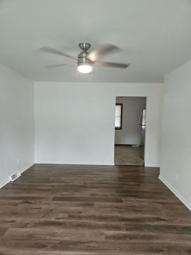 Building Photo - Cozy Des Moines Home with Covered Patio & ...