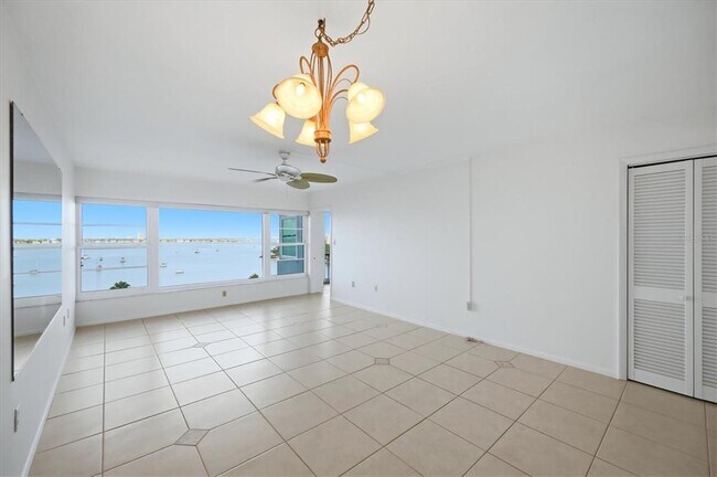 Building Photo - 555 S Gulfstream Ave