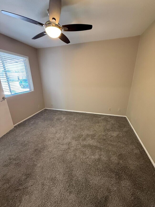Building Photo - 312 W Yukon Dr