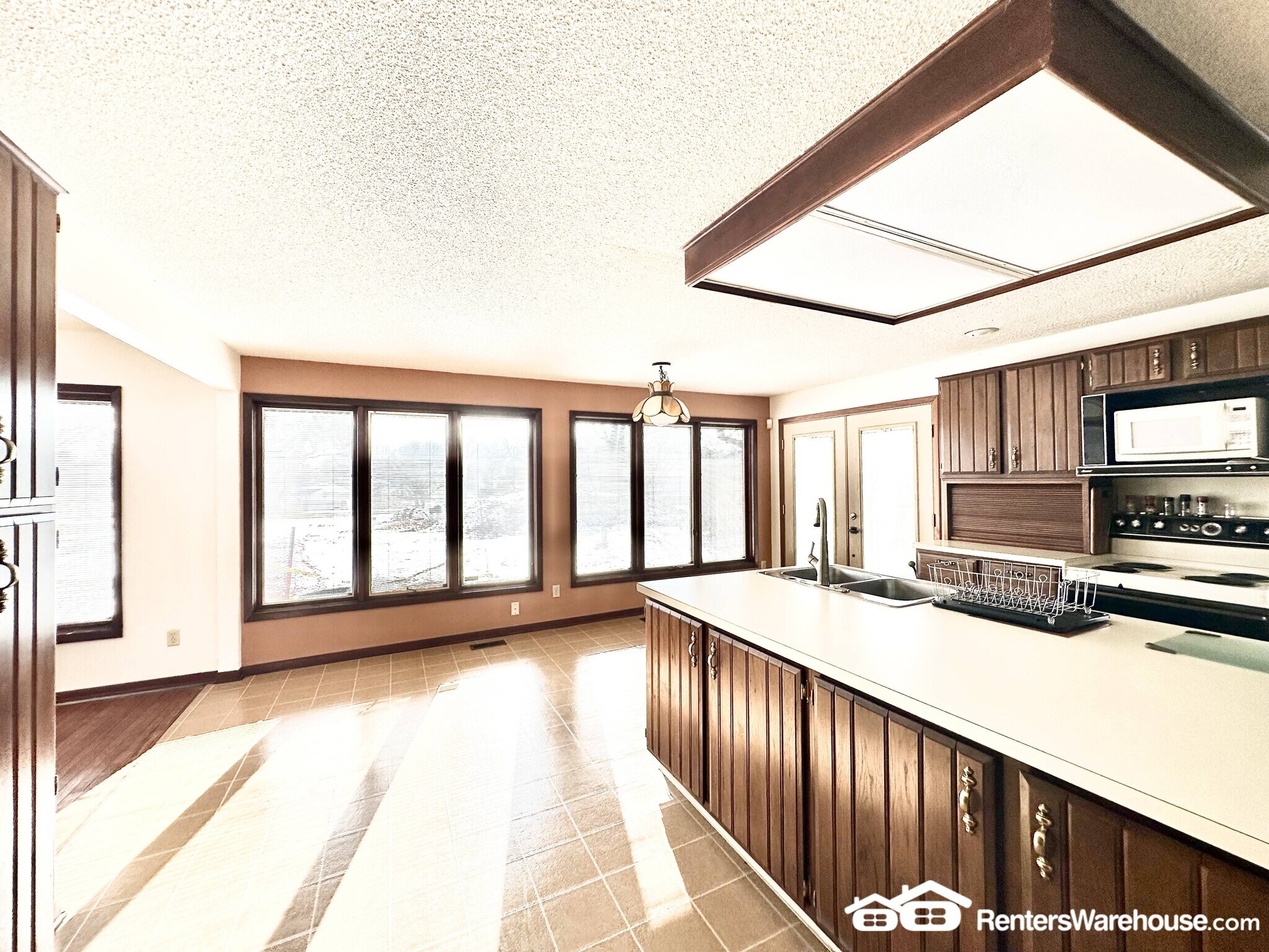 Building Photo - 3006 Fleur Dr