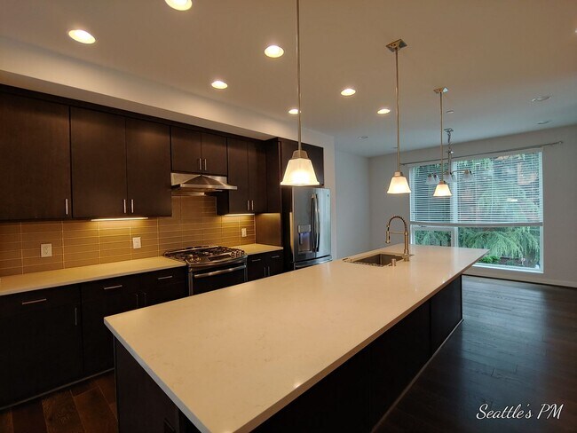 Building Photo - Contemporary Home in Bryant for Rent!