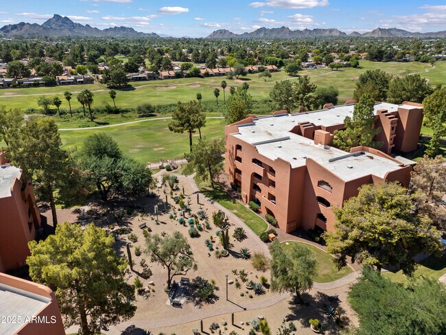 Building Photo - 4303 E Cactus Rd