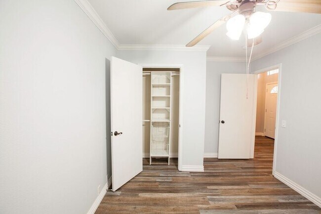 Building Photo - 3103 Creekwood Dr