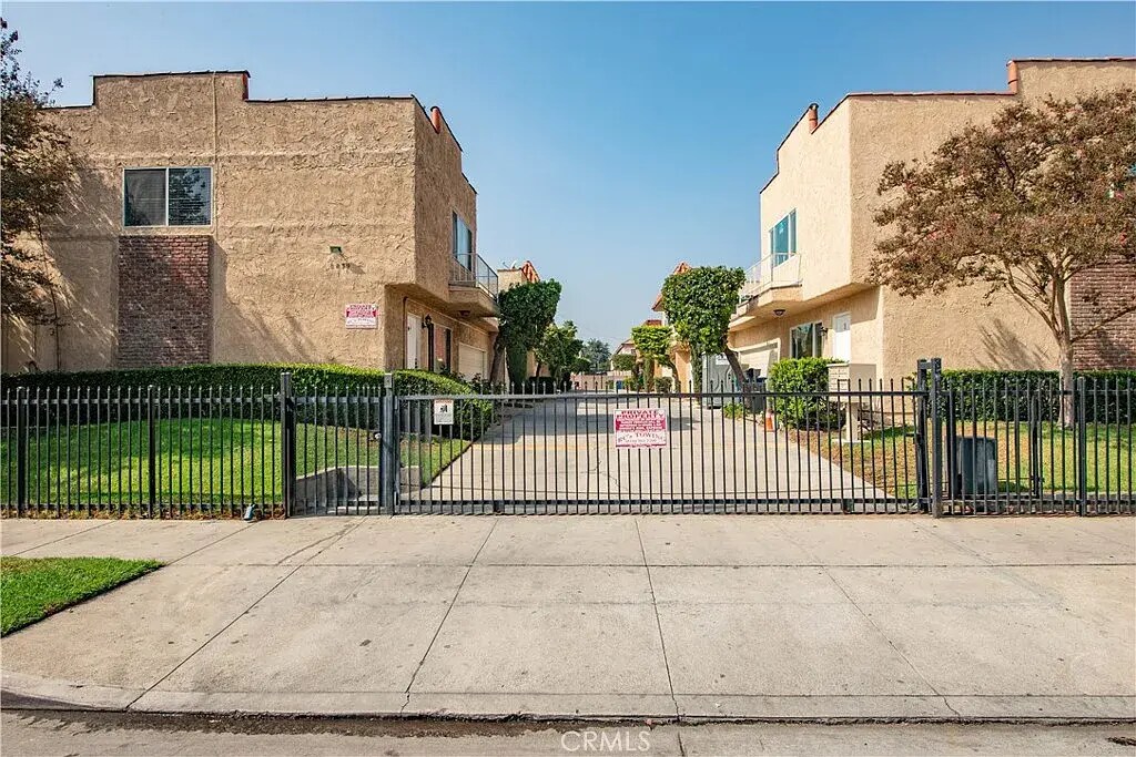 Building Photo - 8839 Cedros Ave