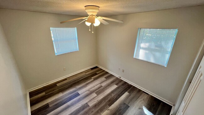 Building Photo - Beautiful 3 Bedroom, 1.5 Bathroom Home in Deland!!