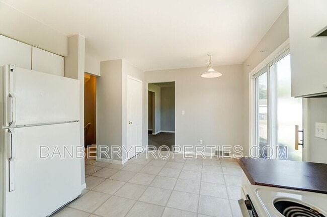 Building Photo - 3660 Willow Run Dr