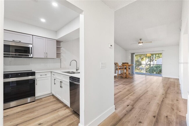 Building Photo - 5606 Blue Shadows Ct