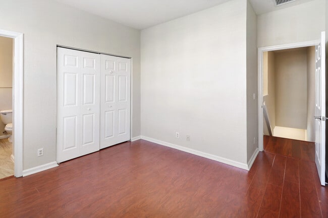Building Photo - 143 Greenwich Cir