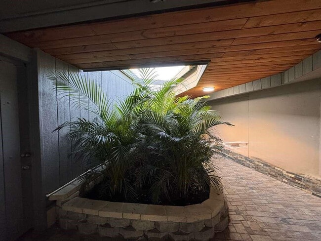 Building Photo - 3350 Powerline Rd