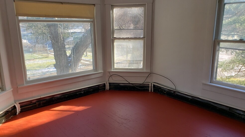 Bedroom 1 - 10 South St