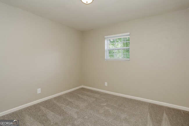 Building Photo - 15 Pine Valley Dr
