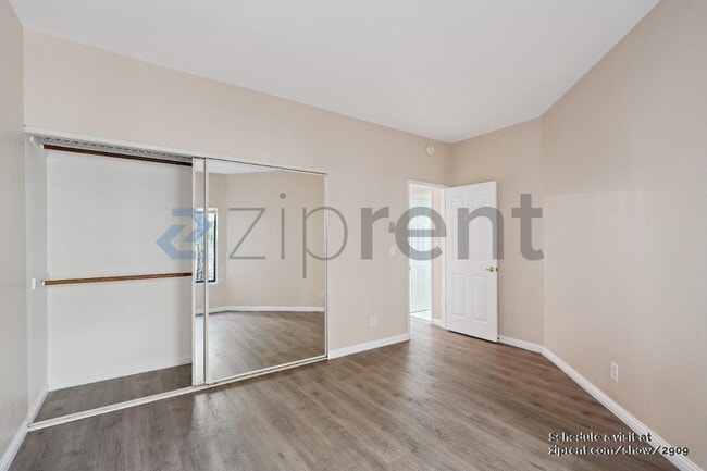 Building Photo - 25 Cove Ln