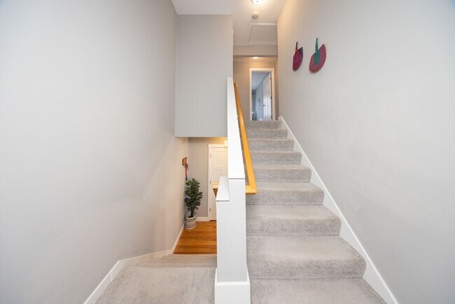 Building Photo - 18 Craftsman Ct