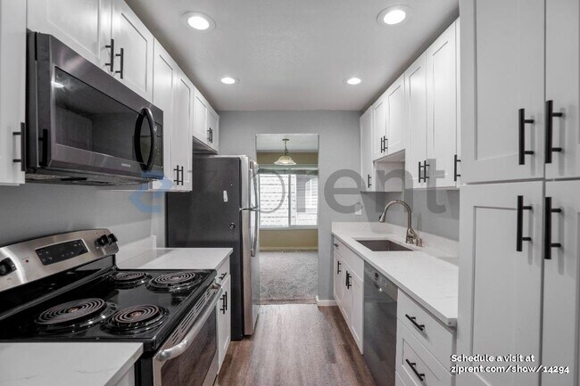 Building Photo - 9807 NE 124th St