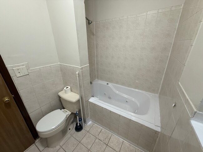 Building Photo - 2136 S Homan Ave