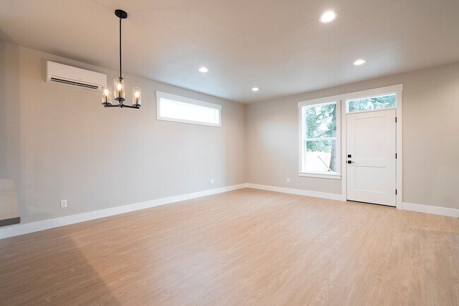 Building Photo - New Build 3 Bed, 1.5 Bath Rental Home in Centennial neighborhood!
