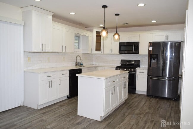 Building Photo - 424 Remsen Ave