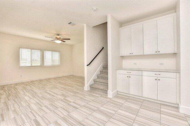 Building Photo - 420 White Steppe Way