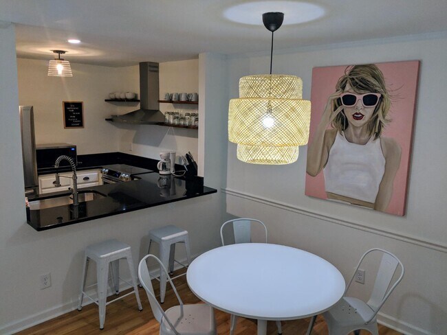 Building Photo - 3181 Parthenon Ave