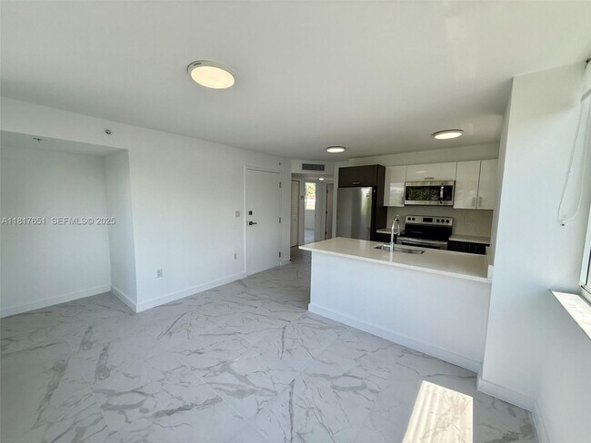 Building Photo - 1552 Euclid Ave