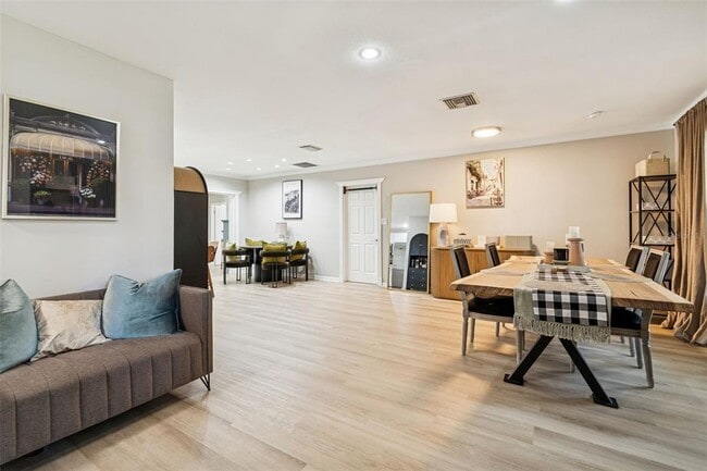 Building Photo - 2302 S Arrawana Ave