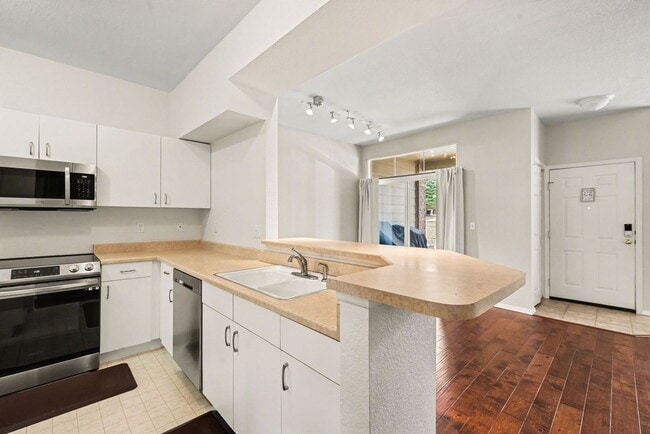 Building Photo - FURNISHED or unfurnished - 3 bed 3 bath Gated Highlands Ranch Home!