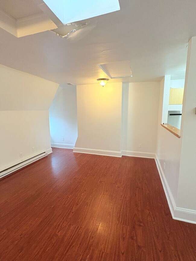 Interior Photo - 112-114 E Preston Street
