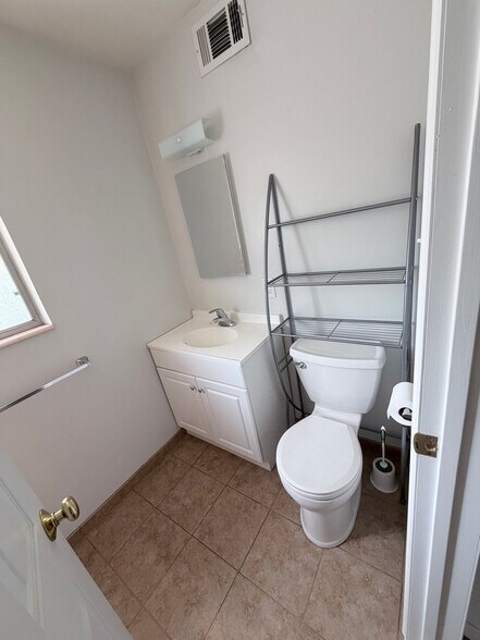 Building Photo - 1486 S 700 E