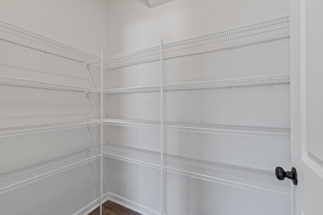 Building Photo - 49 River Bank Rd