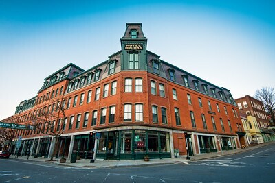 The Brooks House - 132 Main St
