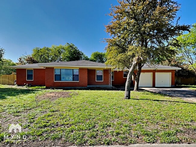 Building Photo - 724 Stuckert Dr