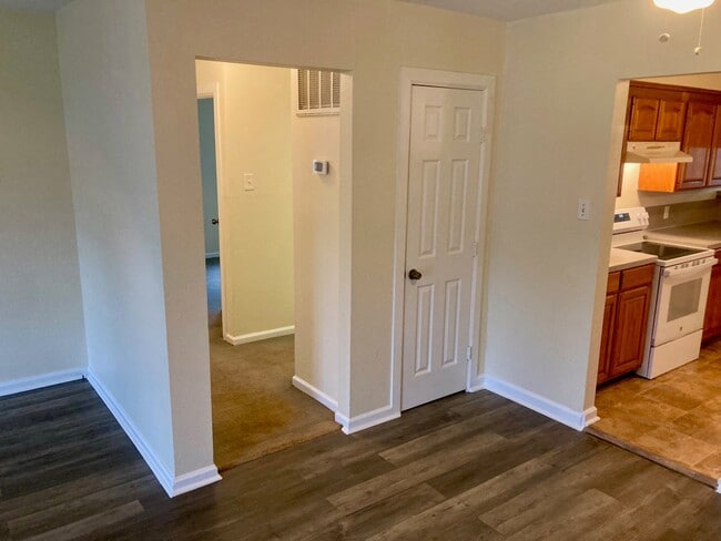 Building Photo - 103 Trout Ave