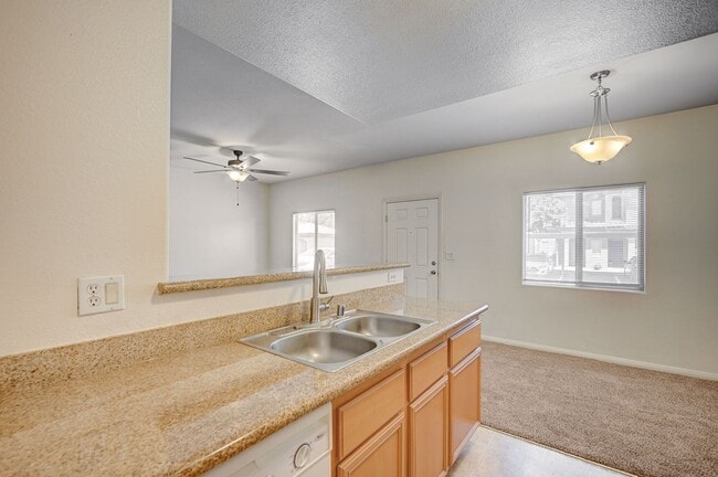 Building Photo - Charming 3-bed, 2-bath Downstairs Unit