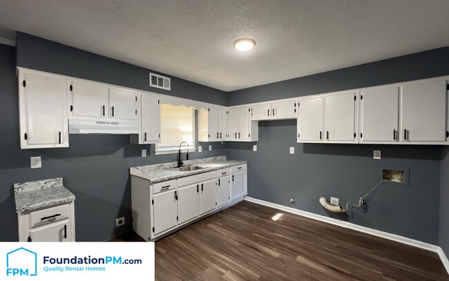Building Photo - 5071 Breckenwood Dr