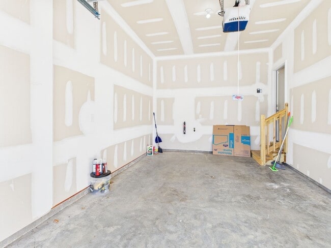 Building Photo - 6600 Wy Pt Dr