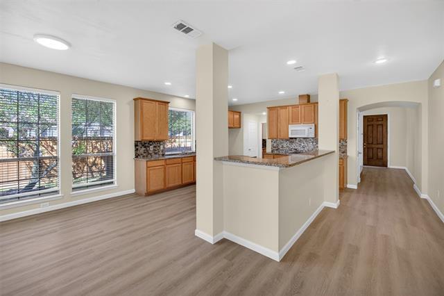 Building Photo - 2616 Cove Dr