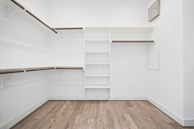 Building Photo - 4405 Schuler St