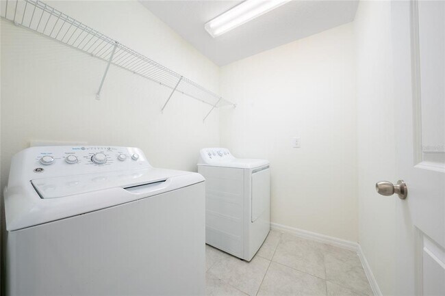 Building Photo - 9061 Oscraft Dr