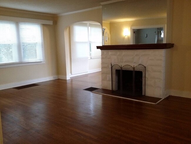 Building Photo - Beautiful 3 bedroom Home in Mt. Lebanon