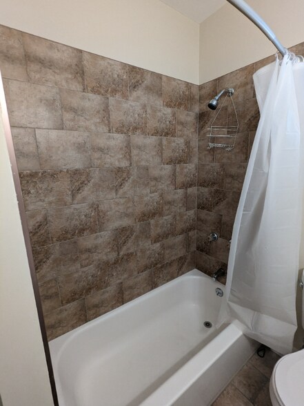 Building Photo - 2850 Jasper St