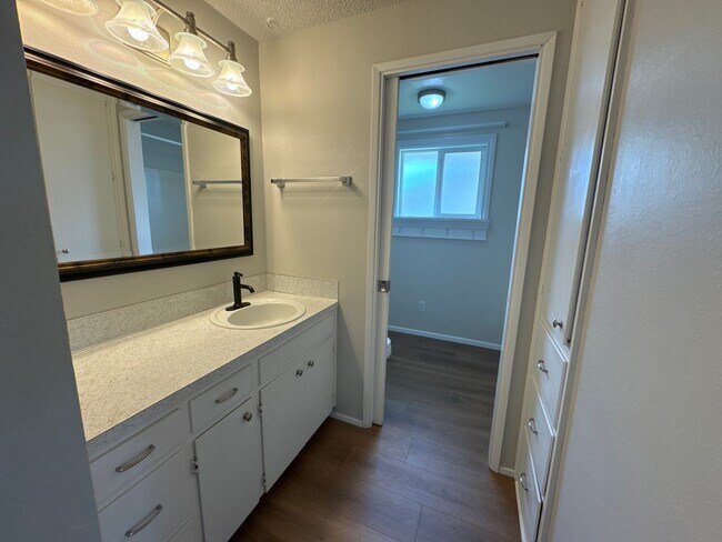 Building Photo - Peaceful Albany Home with Private Yard