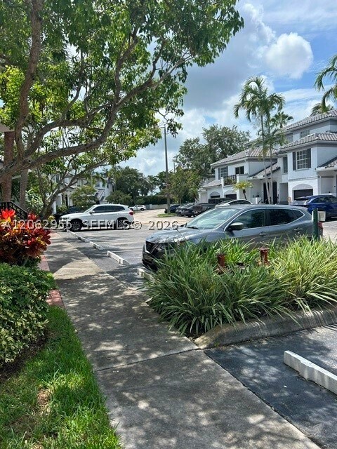 Building Photo - 725 SW 148th Ave