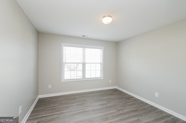 Building Photo - 213 Comet Ct