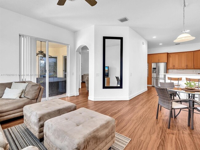 Building Photo - 754 Sunflower Cir