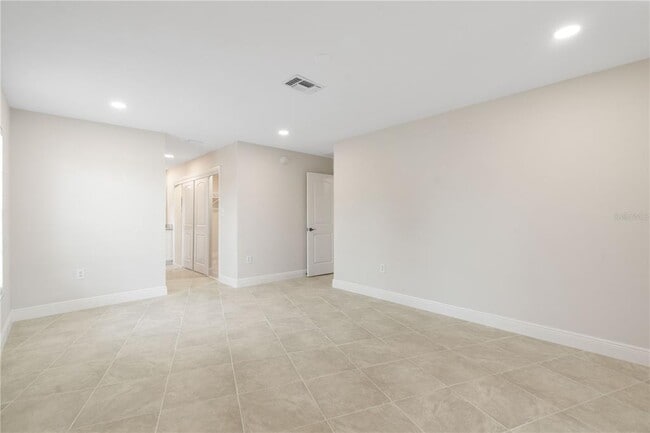 Building Photo - 5008 S Shore Dr