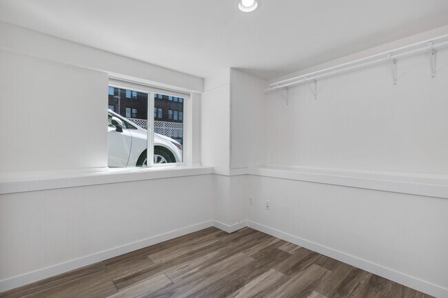 Building Photo - Newly Renovated 1 Bedroom Apartment in Hea...
