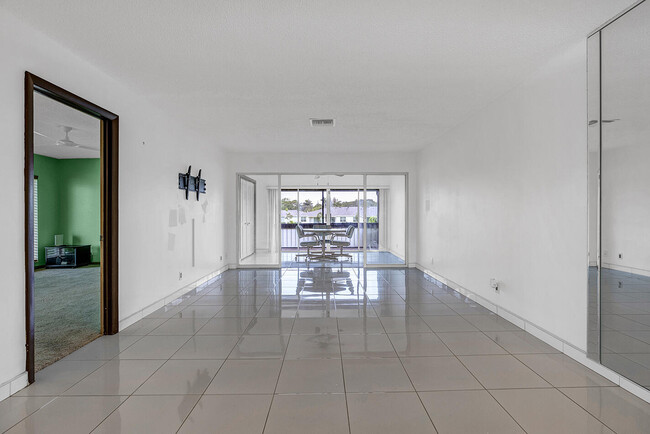 Building Photo - 13761 Via Aurora