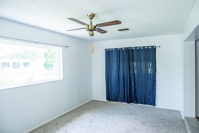 Building Photo - 912 Plato Ave